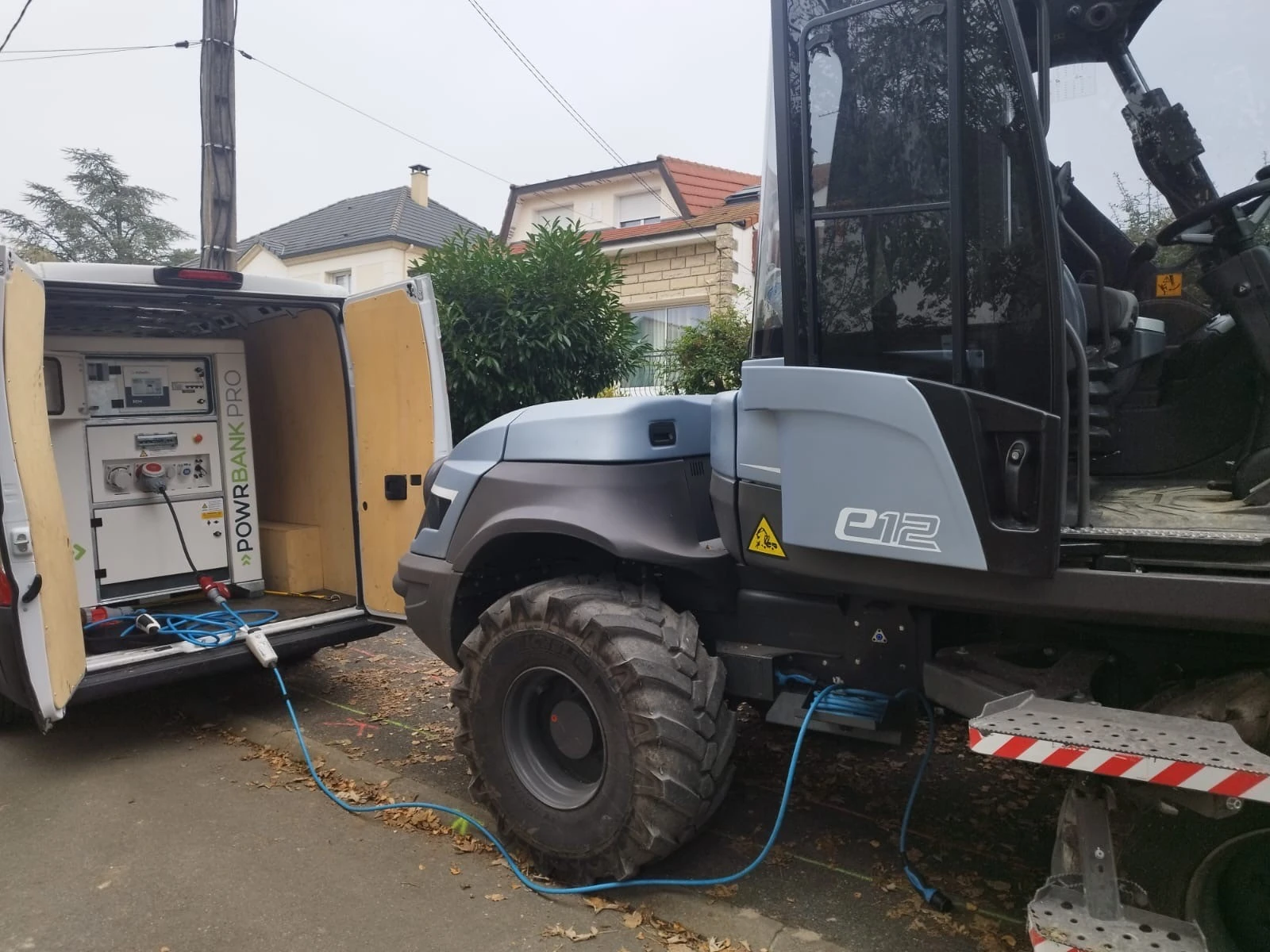 Powering an electric machine on a remote Zero-Emission construction site